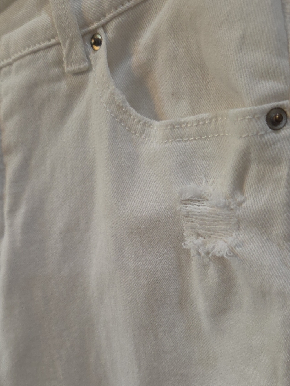 Time and Tru White Mid-Rise Skinny Capris - Picture 3 of 4
